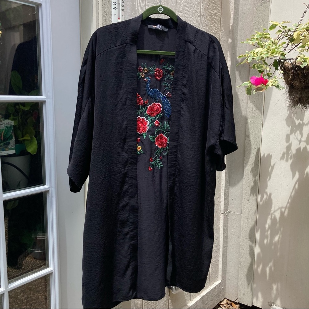 Forever 21, embroidered Kimono, Size S, preowned, no damages, EUC